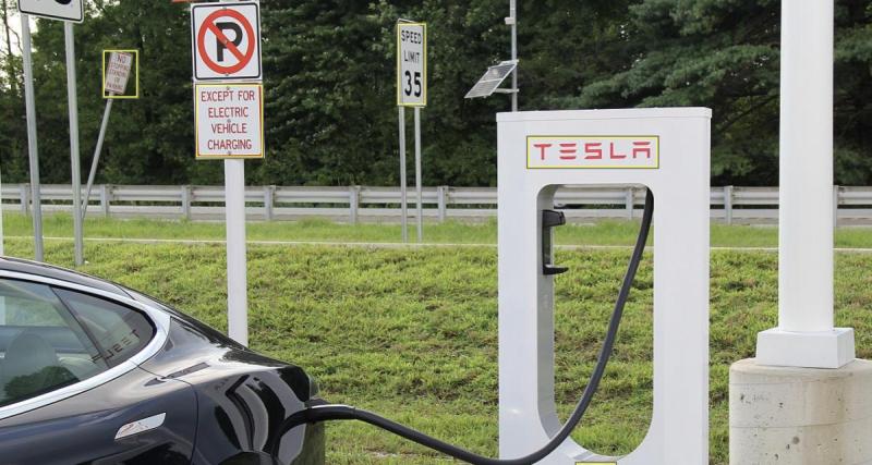  - Il branche sa Tesla, mais son adaptateur explose quelques secondes plus tard