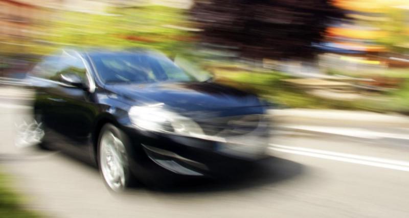  - Il se promène à vive allure dans une voiture déclarée volée par son employeur