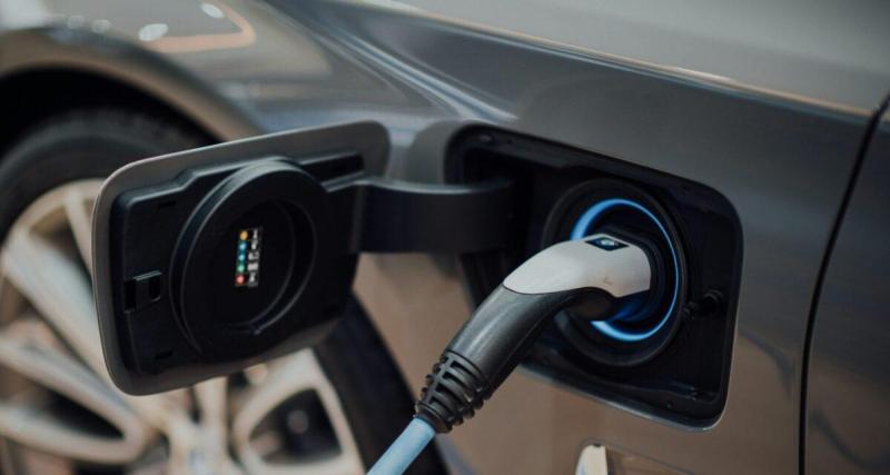  - Recharger sa voiture lui a coûté un SMIC : il n’en revient toujours pas