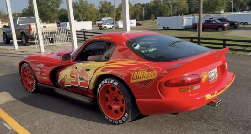  - Une Dodge Viper GTS se transforme en héros de Cars