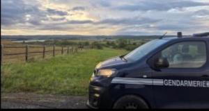 Il grille un stop et se fait interpeller avec un stock impressionnant dans sa voiture