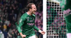 L'ASSE écrase Pau, Troyes assure, le Red Star coule... la Ligue 2 s'enflamme !