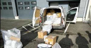 Elle « emprunte » un fourgon rempli de 160 colis, car il était stationné moteur tournant