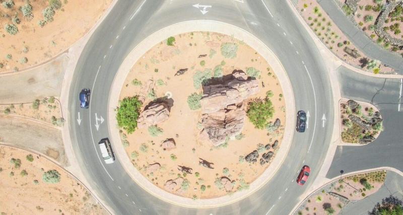  - Vidéo - Ce nouveau rond-point, très particulier, fait perdre tout repère aux automobilistes : confusion totale sur la route