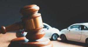 « Je dois posséder une arme car le monde est fou » : deux jeunes s’amusaient à tirer sur des voitures avec des billes de plomb… il plaide la plaisanterie