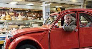 Un nonagénaire confond la marche avant et la marche arrière… et finit sa course dans une boutique de foie gras