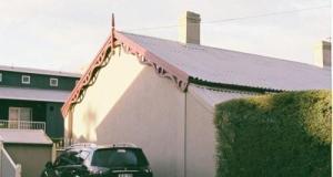 Ils reçoivent une amende pour s’être garés… devant chez eux !