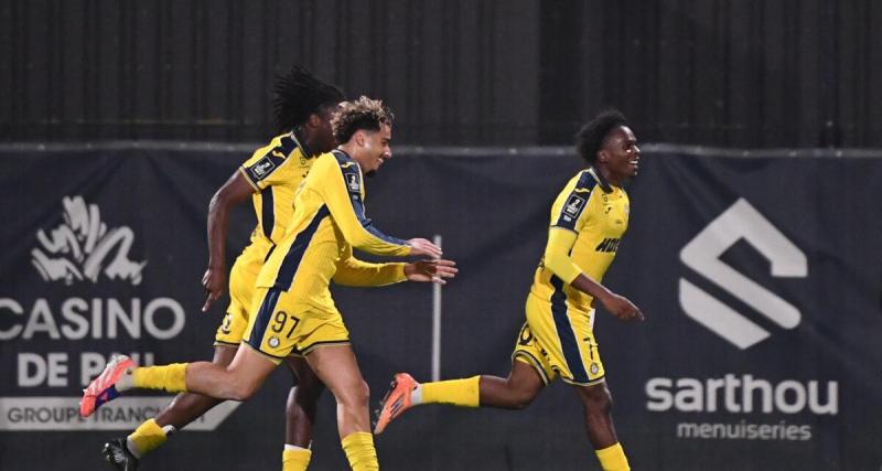  - Ligue 2 : à la pause, Messi donne l'avantage à Pau face à Troyes, réduit à dix