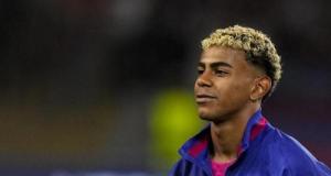 Barça : hallucinant à 18 ans, un partenaire se prosterne devant Yamal