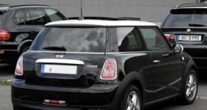 Au volant d'une Mini Cooper volée, il conduisait sous le nom d'un proche