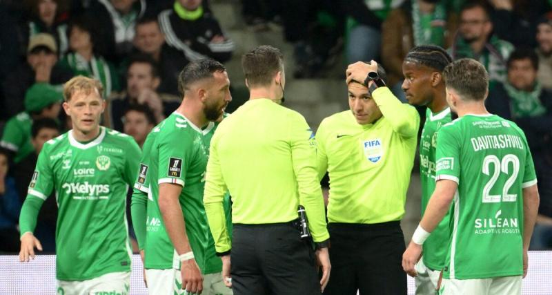  - Justice : deux supporters condamnés à sept mois de prison avec sursis pour avoir jeté une pièce sur un arbitre