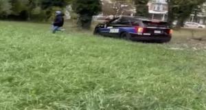 Un policier suspendu après avoir tenté de renverser un civil en voiture, la vidéo indigne les internautes