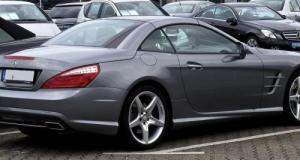 Une Mercedes 500 SL de 1982 quasiment neuve avec seulement 68 km au compteur