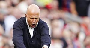 Wenger fracasse le flop Wirtz à Liverpool, Slot s'agace