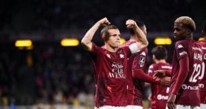 Strasbourg coiffe Lille, Nice renversé à Metz, Angers enfonce Auxerre