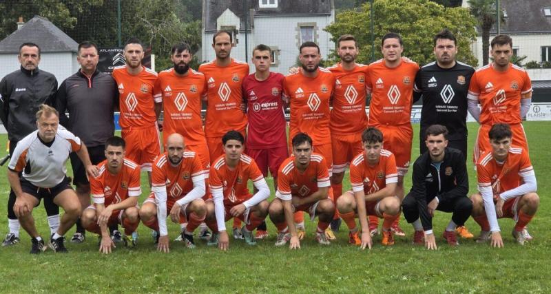  - "Une bande de copains qui ne s'entraînait pas" : la fabuleuse histoire du FC Pen Hir, passé de la D4 au 7e tour de la Coupe de France en 6 ans
