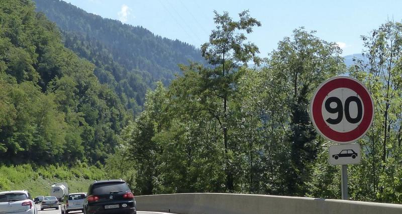  - Trompée par un panneau peint à la main, une conductrice se fait flasher en pensant rouler à la bonne vitesse
