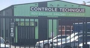 Il discute avec le garagiste pendant son contrôle technique... Et se fait voler sa voiture