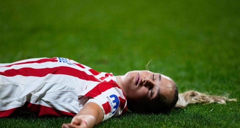  - Atletico de Madrid : l'image effrayante d'une joueuse qui s'effondre au sol après un gros choc à la tête