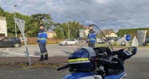 Un chauffard percute une voiture et finit plaqué au sol par la police