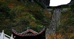 Le défi tourne au fiasco : un constructeur chinois voulait imiter Range Rover, il perd le combat dès la première marche ! (vidéo)