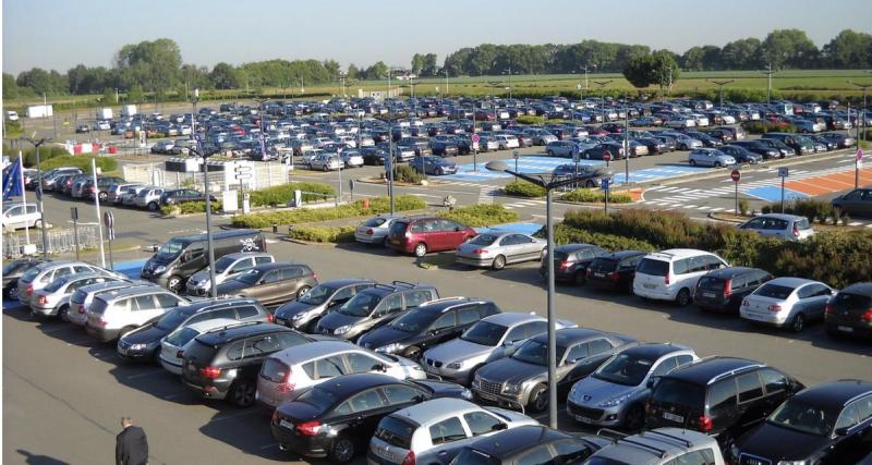 Un cimetière automobile dans cet aéroport, plus de 71 voitures abandonnées mises aux enchères