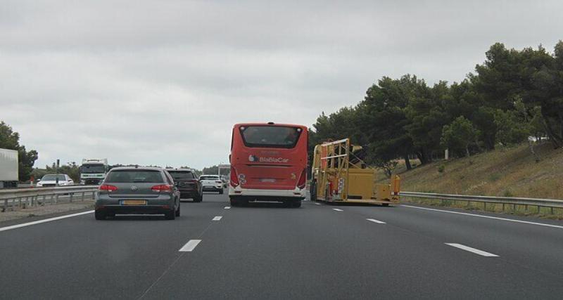  - Panique sur l’autoroute : un car algérien roule à une allure folle et provoque un tollé
