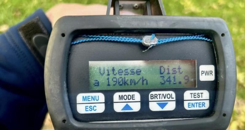  - Flashé à 190 km/h au lieu de 80 : « la médaille d’or du danger » offerte par les gendarmes