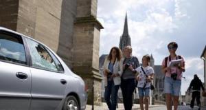 Ils viennent visiter Reims, des voleurs s’en prennent à sa voiture et brise les vitres