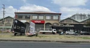 Il s’endort au volant… et finit sa course dans un panneau publicitaire