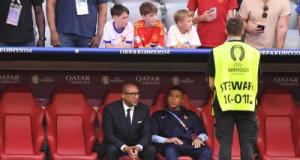 Équipe de France : Kylian Mbappé "est victime d'une forme de harcèlement sur sa vie privée" selon la FFF