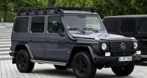 Au volant d’une Mercedes Classe G mais sans permis, il détruit totalement le véhicule