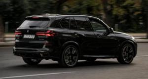 Il se coince le pouce dans une BMW X5 et remporte plus d’un million d’euros…