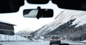 Plus d'une heure pour 10 km : un camion couché provoque un blocage monstrueux sous la neige sur l'A43