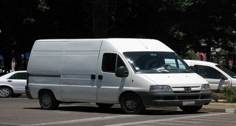 En abandonnant son véhicule sur l'autoroute : il offre le “tuto” parfait pour finir rapidement entre les mains des gendarmes