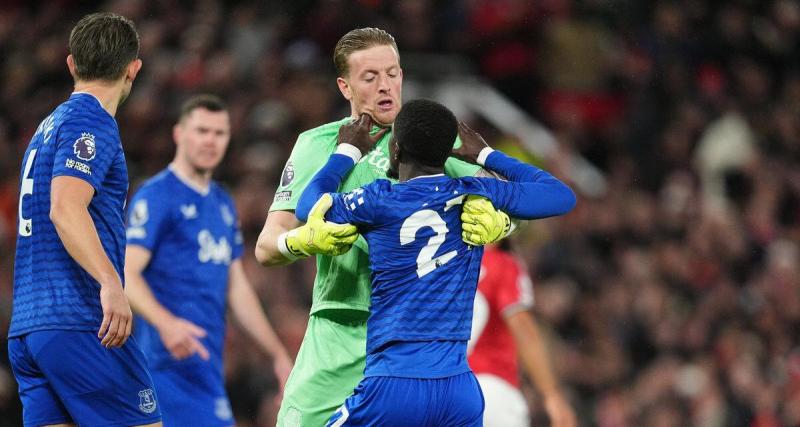  - Gueye gifle un coéquipier, les deux coachs le prennent en exemple !