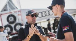 Dakar : Defender, nouveau venu sur la course, dévoile le superbe bolide qui sera piloté par Stéphane Peterhansel