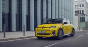 Renault offre des baguettes gratuites aux propriétaires de la R5 !