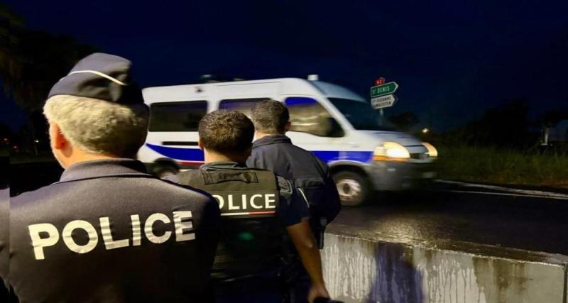  - Il refuse d'obtempérer, roule à contre-sens puis fonce sur une voiture de police et finit en garde à vue