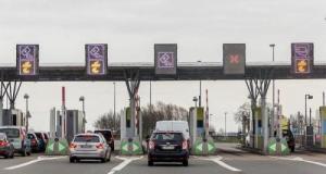 Une centaine d'agriculteurs réunis à ce péage, les automobilistes en font les frais