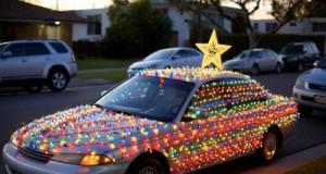Noël avant l’heure : il transforme sa voiture en sapin de Noël avec plus de 2000 leds accrochés !