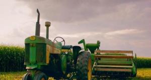 Paris : le vieux tracteur de cet ancien maire « flashé » en excès de vitesse… alors qu’il n’a jamais quitté son hangar