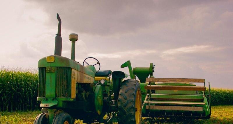 Paris : le vieux tracteur de cet ancien maire « flashé » en excès de vitesse… alors qu’il n’a jamais quitté son hangar
