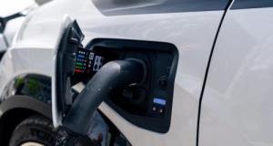 La voiture électrique progresse, mais pas assez pour aider le marché