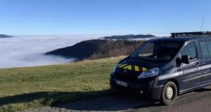 Il tente de renverser sa conjointe… et finit sa course dans un fossé