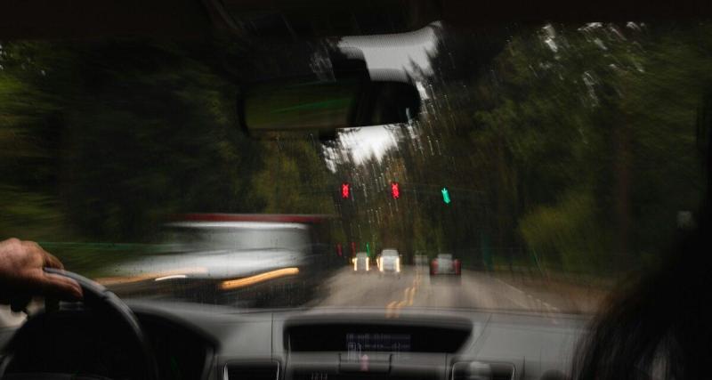 Il perd le contrôle après un accident de la route : ivre, un ado de 16 ans agresse les témoins sous le regard de sa maman, alcoolisée elle aussi