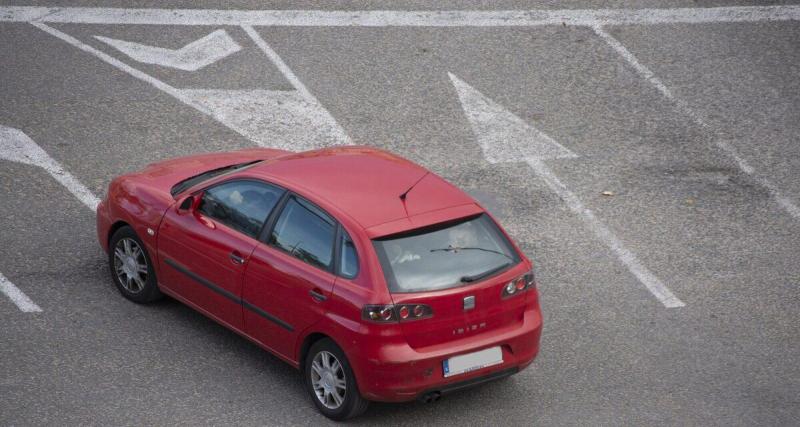 Volée pendant la nuit, sa voiture devient virale sur le net dans une course folle et dangereuse… elle la reconnaît immédiatement !