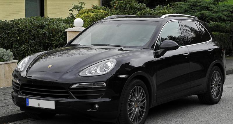 Un Porsche Cayenne EV tracte un bateau sur 250 km !