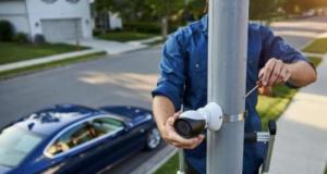 Il installe une caméra pour surveiller sa voiture, le maire la fait retirer