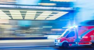 Une femme en état d’ébriété refuse la priorité et provoque un accident : un passager du véhicule percuté blessé